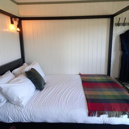 Wild Meadow Huts Villa ดูลิน ภายนอก รูปภาพ