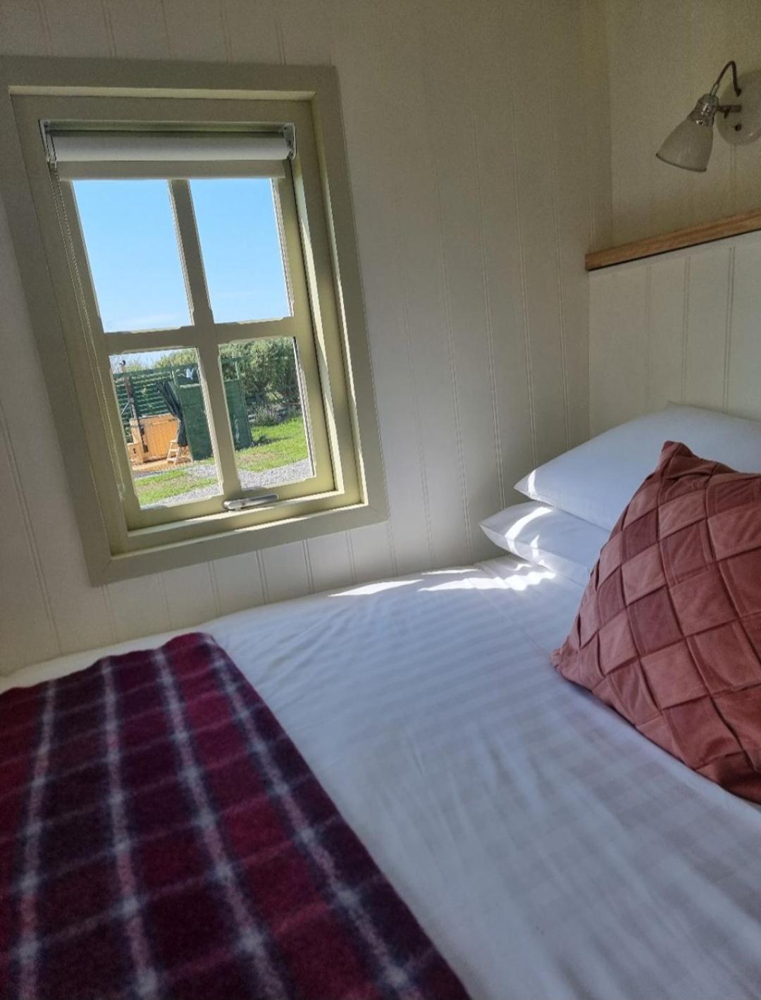 Wild Meadow Huts Villa ดูลิน ภายนอก รูปภาพ