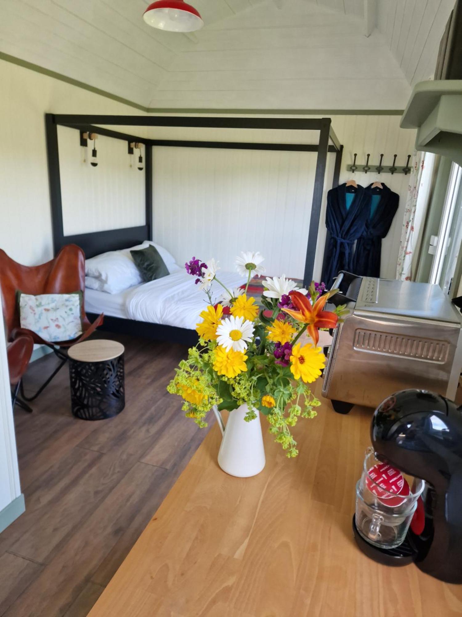 Wild Meadow Huts Villa ดูลิน ภายนอก รูปภาพ