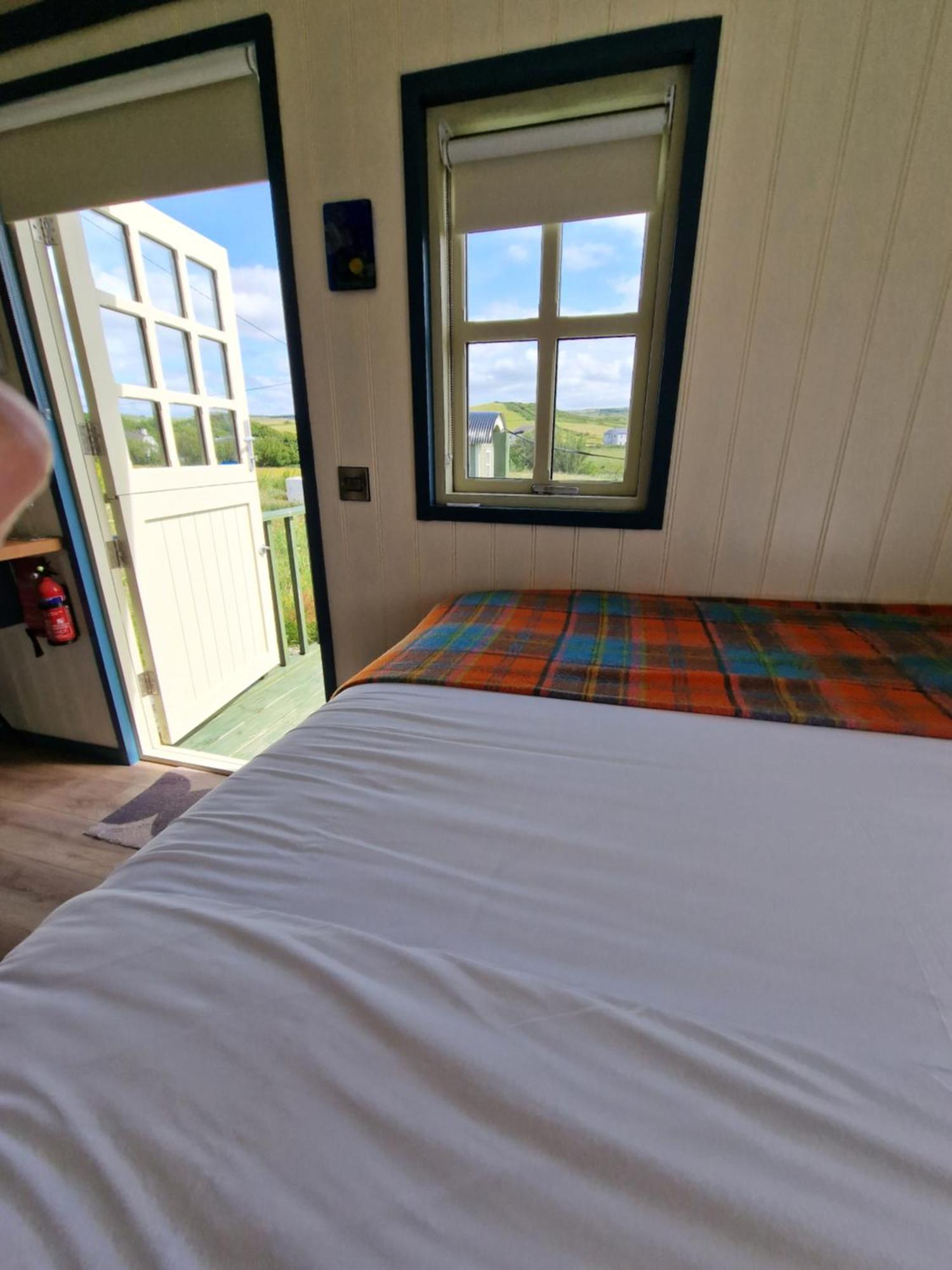 Wild Meadow Huts Villa ดูลิน ภายนอก รูปภาพ